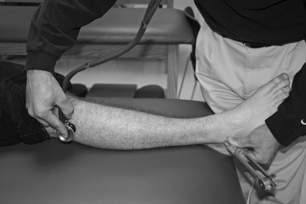 Utilizzo del diapason e dello stetoscopio per identificare una frattura