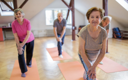 Attività fisica ed esercizio terapeutico portano benefici che vanno oltre sintomi e impairment nelle persone con artrosi d’anca e di ginocchio